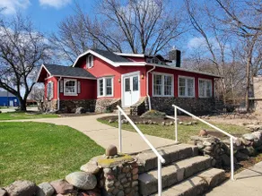 The Artsy Tartsy Cottage at the Lake - Image 2
