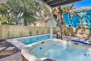 Downtown St Aug Home by Fountain of Youth Pool Spa by Beach Add Golf Cart - Image 3