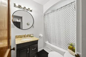 Chic 1BR Near OSU • Work-Friendly - Image 4