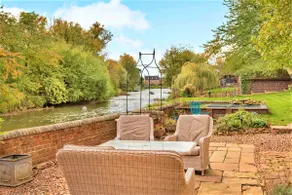 Islip Mill House - Luxury Riverside Home - Image 5