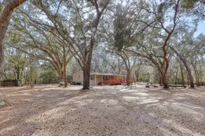 The Hideaway w/ Fire Pit ~ 18 Mi to Tampa! - Image 5