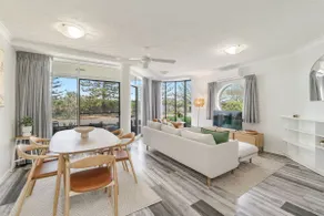 LA Ronde 2 - Beachfront Apartment Opposite Pippi Beach - Holiday Yamba - Image 5