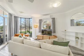 LA Ronde 2 - Beachfront Apartment Opposite Pippi Beach - Holiday Yamba - Image 3