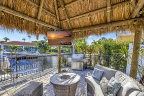Casa by The Cove 3 bedroom 2 bath plus Office Intracoastal Front with Heated Pool and Spa - Image 2