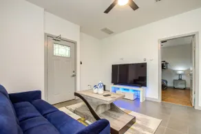 Modern 2 BR Near Downtown w BBQ, Foosball, Big TV - Image 2