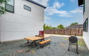 Modern 2 BR Near Downtown w BBQ, Foosball, Big TV - Image 5