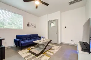 Modern 2 BR Near Downtown w BBQ, Foosball, Big TV - Image 3