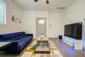 Modern 2 BR Near Downtown w BBQ, Foosball, Big TV - Image 4