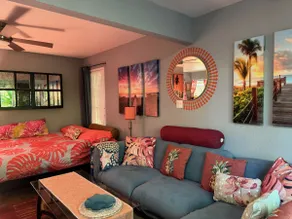 Indoor-Outdoor living for three - Image 4
