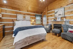 Pines Cabin with Jacuzzi and Views-Cabin 12 - Image 4