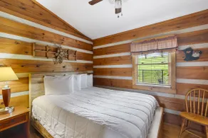 2BR Cabin with Jacuzzi and Mountain Views -Cabin 5 - Image 4