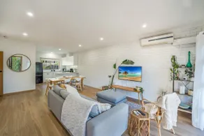 Cozy Newtown 2 bedroom unit - Image 4