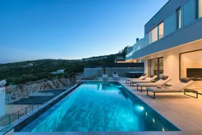 Villa Ateneum with sea view, jacuzzi and infinity pool - Image 3