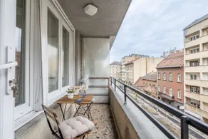 Spacious, unique Buda Home - Image 5