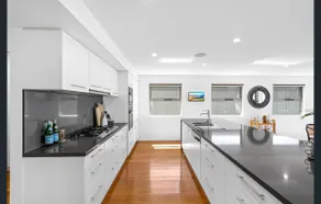 Sea View - Absolute Beachfront Shellharbour - Image 5