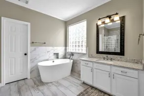 5BR Pool & Hot Tub | The Woodlands - Image 3