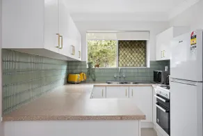 Spacious 2-Bed Apartment Near City Centre - Image 3