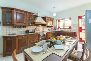 Well Located Townhouse & Courtyard Kalka - Happy Rentals - Image 4