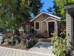Bluebird Day - River Gem Bungalow, Cozy 1BR! - Image 3