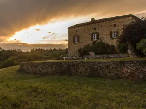 Country house with pool in prime location - Image 5