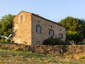 Country house with pool in prime location - Image 3