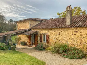 Country house with pool in prime location - Image 4