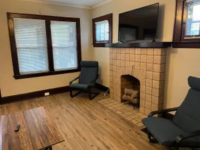Hudson #1, Private Two Bed near Xavier & Downtown - Image 4