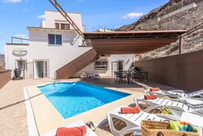 Modern Family Duplex with Access to the Pool - Image 5