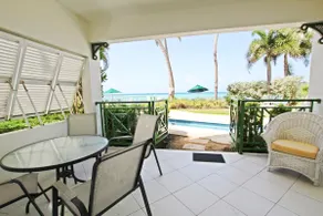Casual Beachfront 1-Bed with Pool - Image 3