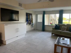 Beautifully Renovated and Steps to Sapphire Beach - Image 5