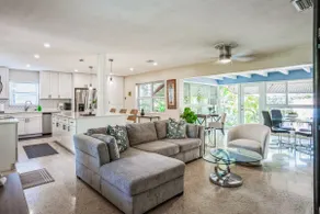 Beautiful Comfy Home With Private Hot Tub Close To Beach home - Image 4