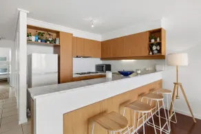 Apartment 30 Pacific Apartments - Image 4