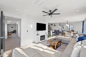 Penthouse @ 175 LEX -Walk to Rupp Arena on Main St - Image 3