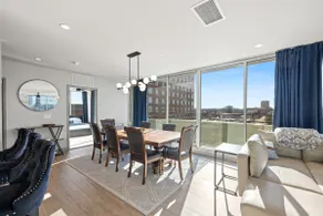 Penthouse @ 175 LEX -Walk to Rupp Arena on Main St - Image 4