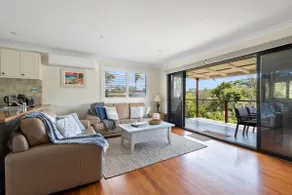 Barefoot Beach House Narrawallee - Image 2