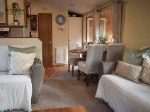 Robin's Retreat - Image 4