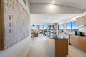 Luxurious Penthouse Near Beach with Unmatched Views - Image 4