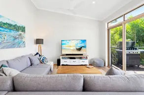 Spacious 5BR/4BA House – 100m to Bagnall’s Beach! - Image 4