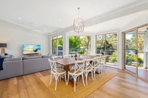 Spacious 5BR/4BA House – 100m to Bagnall’s Beach! - Image 2
