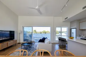 Su-Jo - Villa 5 - Contemporary coastal charm - Image 5