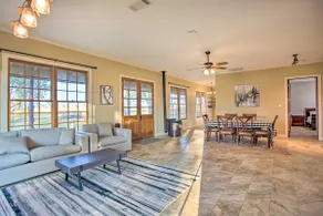 Charming Gainesville Retreat: Barn, Horses Welcome - Image 4