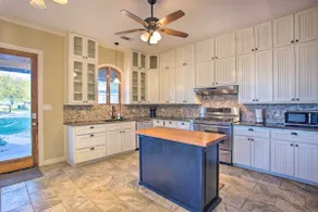 Charming Gainesville Retreat: Barn, Horses Welcome - Image 2