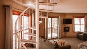 Unique Octagon Tree House - Image 5