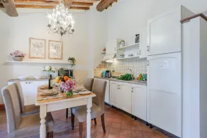 Elisa Farmhouse Apartment in Wine Resort in Lucca - Image 5