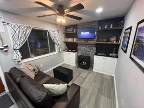 Wally’s Cottage  |Kayaks|Hot Tub|Fire Pit|Central! - Image 3