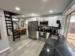 Wally’s Cottage  |Kayaks|Hot Tub|Fire Pit|Central! - Image 2