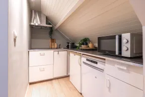 Guest house with kitchen, bicycles and parking - Image 2