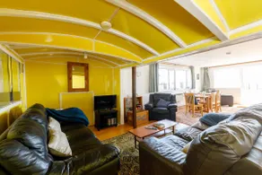 Sunny seafront chalet - sleeps 6 - Image 3