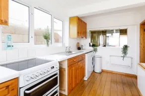 Sunny seafront chalet - sleeps 6 - Image 2