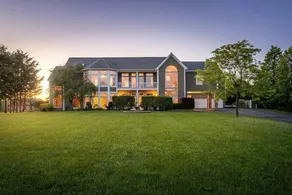Luxury Lakeview Retreat Hot Tub, Gym & Theatre - Image 2